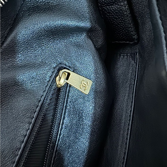 Chanel tote - Picture 4 of 10